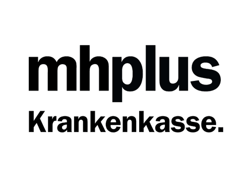 Minimalistischer Schriftzug „plus“ in dunkler Typografie auf schwarzem Hintergrund.